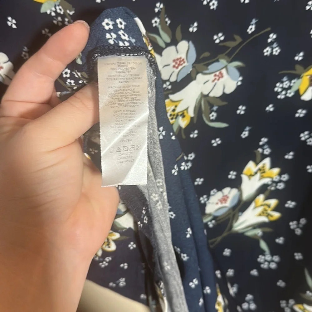 Loft Navy Floral Career Top | XS‎
